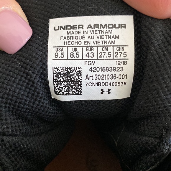 Very Gently Used Men’s Under Armour Valsetz Boots - Picture 4 of 10